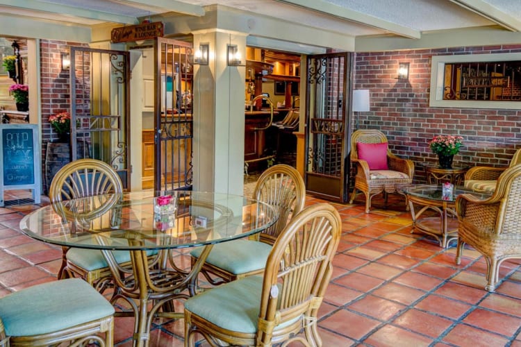 Vintages Wine Bar & Lounge